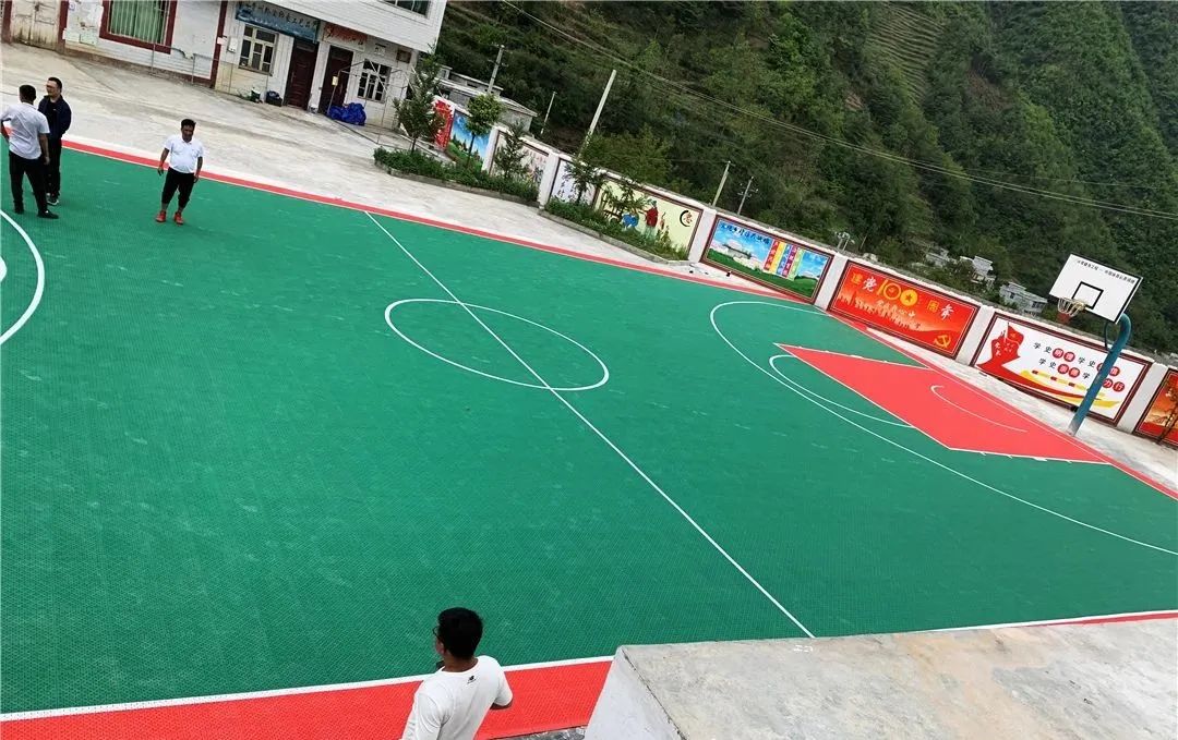 贵州每个村都有篮球场,赫章县灯光篮球场