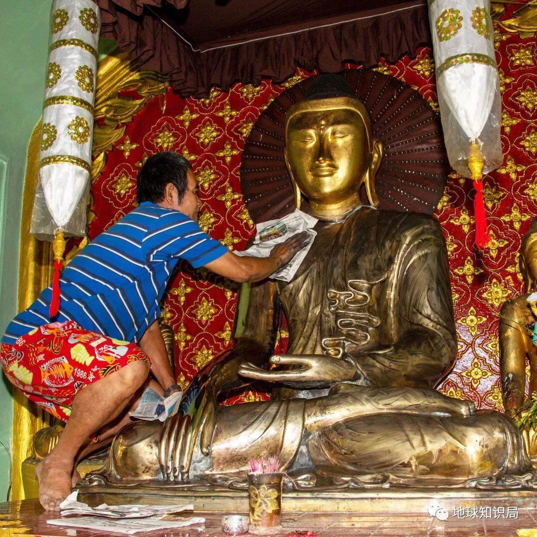 仰光大金塔金碧辉煌,缅甸大金塔贴金