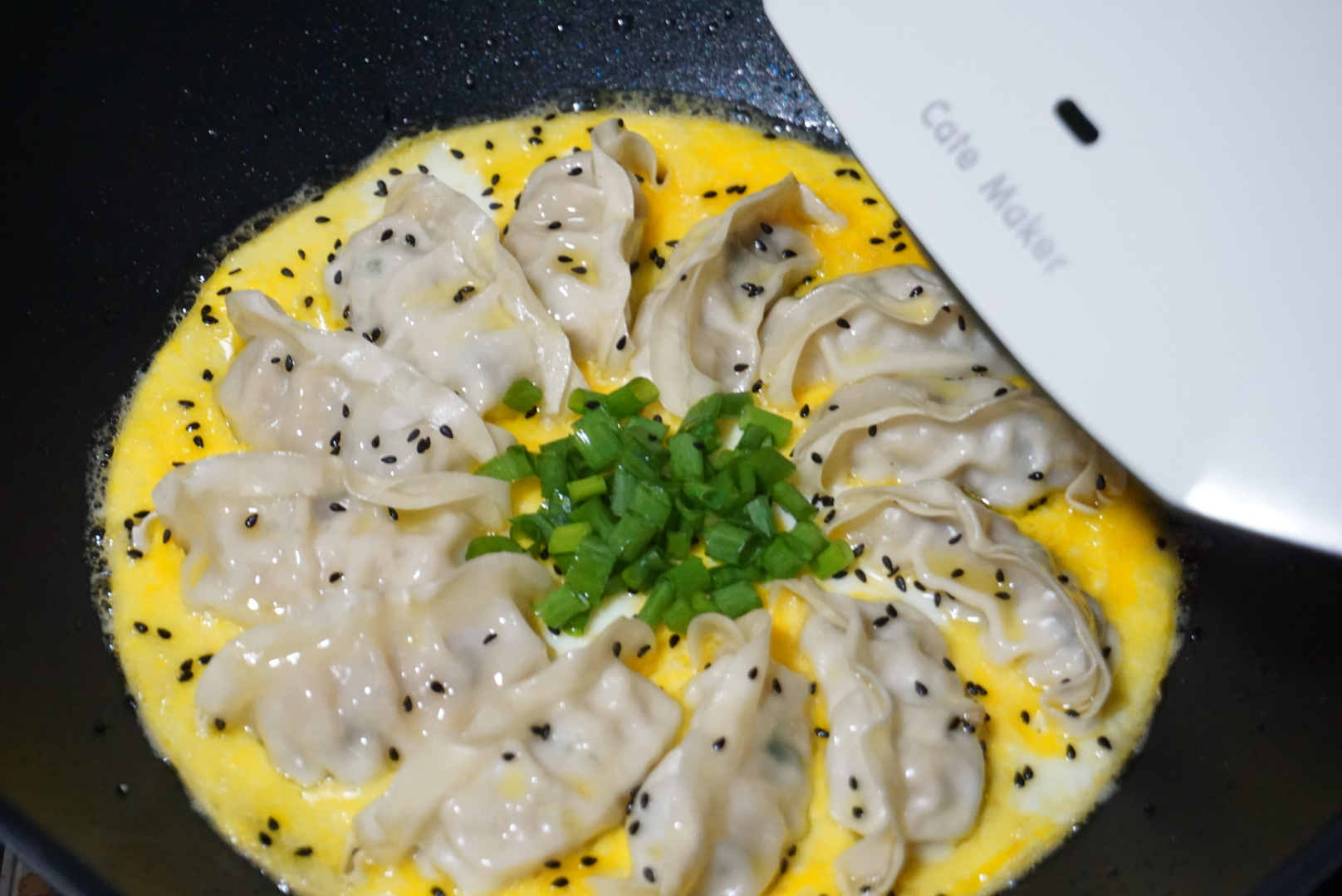 抱蛋煎饺中蛋液需要加水吗,网红蛋饼煎饺的做法