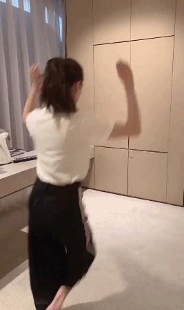 56岁的李若彤怎么保持身材的,小龙女李若彤健身前后对比