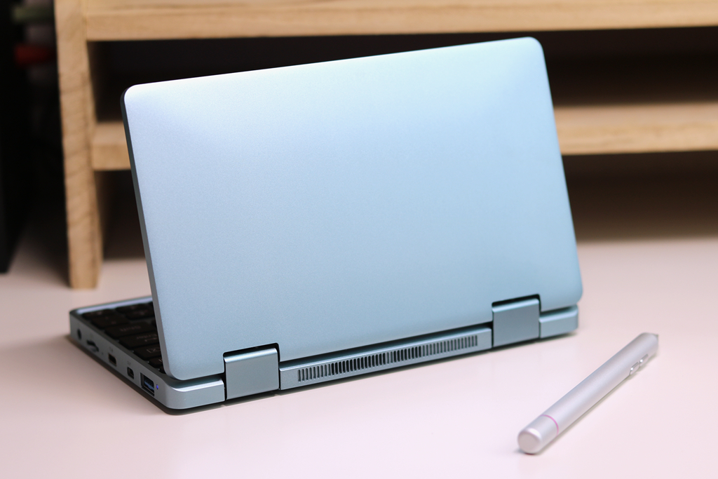 把电脑装口袋是什么操作？国产品牌壹号本出新品，网友称太迷你了