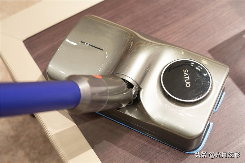 当戴森遇见洒拖吸尘拖地一机搞定,戴森拖地用什么清洁