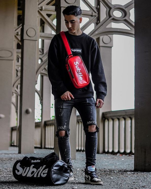 比较有特色的服饰配饰,搭配时尚衣服的双肩包