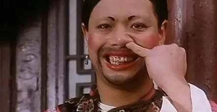 被星爷“报复”骗去跑龙套，只是因为初中同桌时比星爷帅