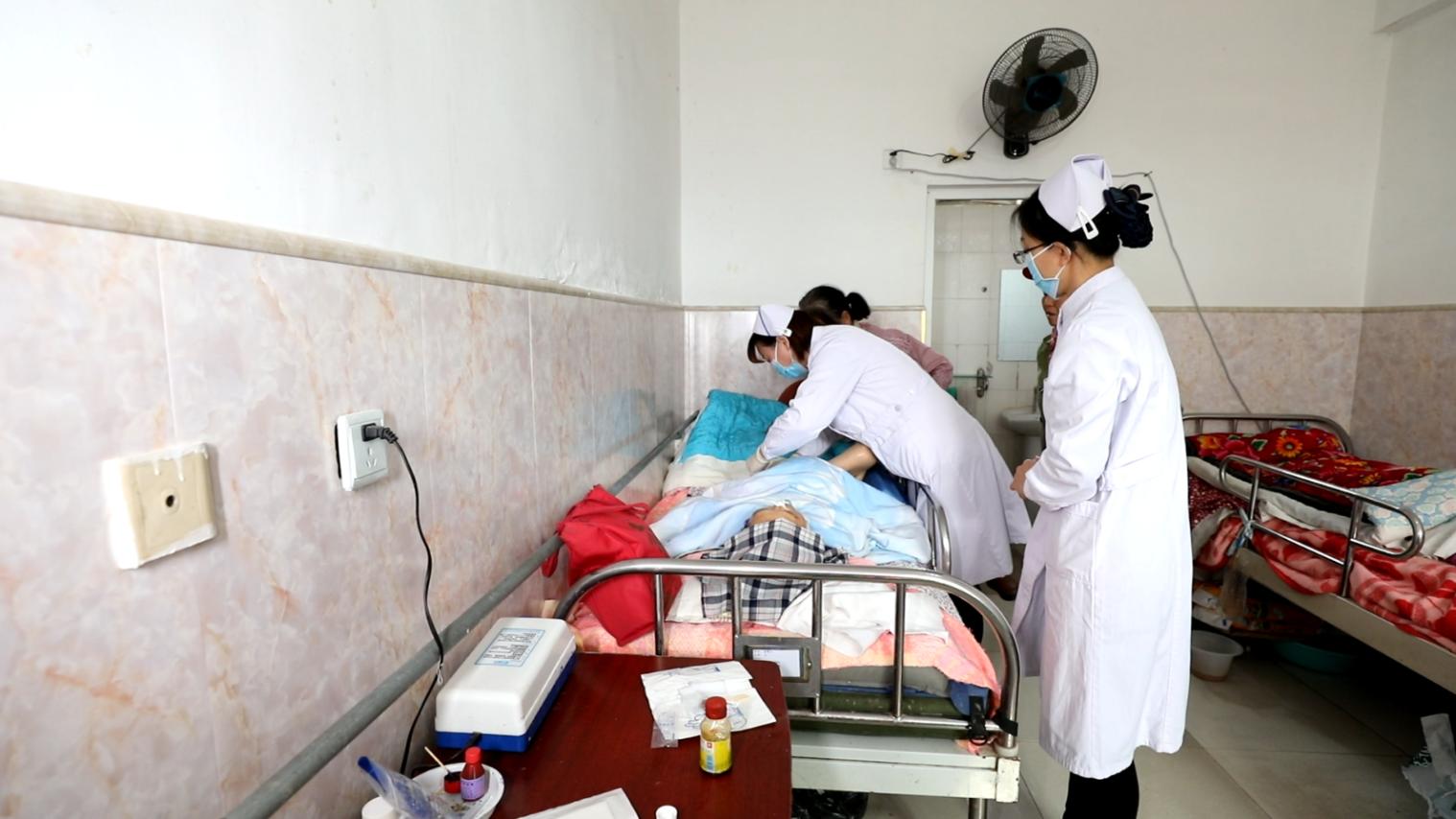 寒冬送暖关爱敬老院老人公益活动,养老院关爱老人公益活动