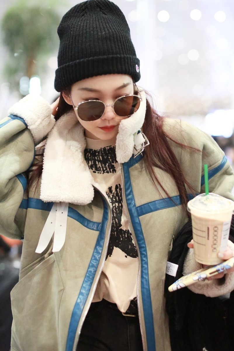 徐梦洁戴帽同款羽绒服,徐梦洁同款最新私服穿搭