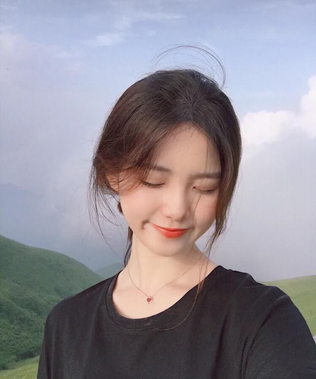 眼睛鳞状上皮增生伴过度角化,眼睛下面的小颗粒是毛周角化吗