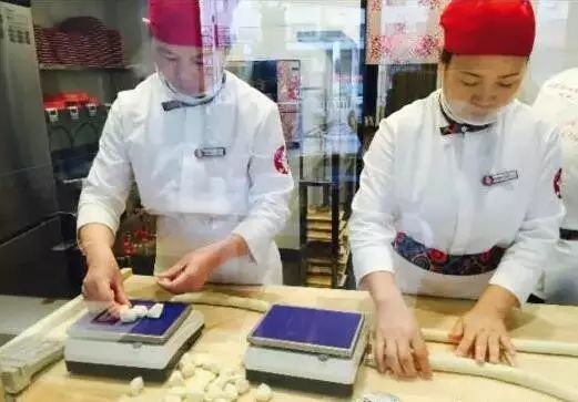 开饺子店赚钱秘诀,卖饺子赚大钱的方法