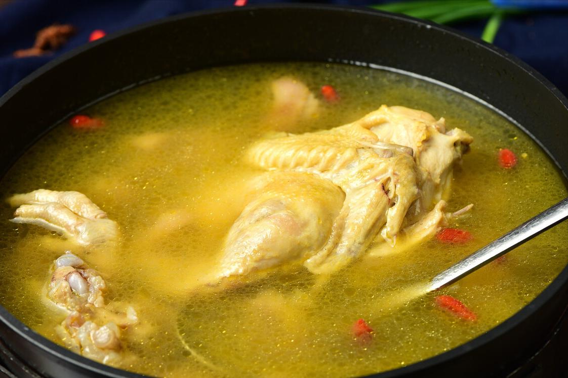 适合冬天喝的广东鸡汤做法,广东秋冬滋补养生汤