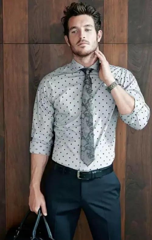 普通男人通过戴什么首饰提高气质,男人戴什么首饰显得有气质