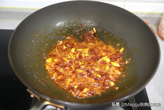 三伏天做水煮肉,一个小妙招,让你手工切出薄如蝉翼的完整肉片