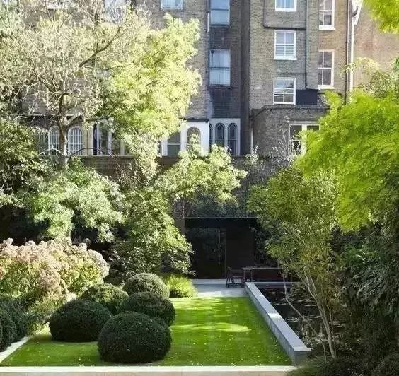 花园怎么布局才会有层次感,露台花园如何分休闲区和种花区