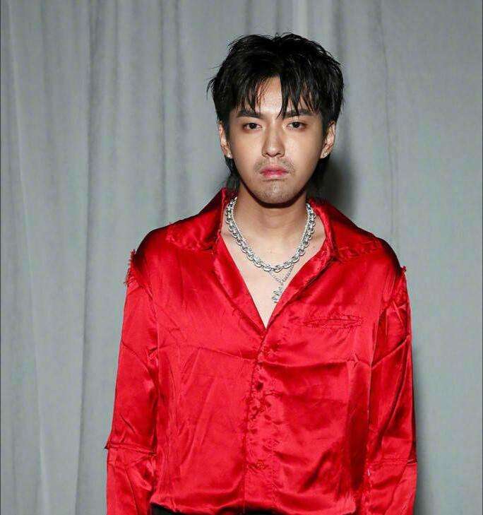 吴亦凡特殊癖好被揭开？精神失常牵扯出更大丑闻，林生斌险逃一劫