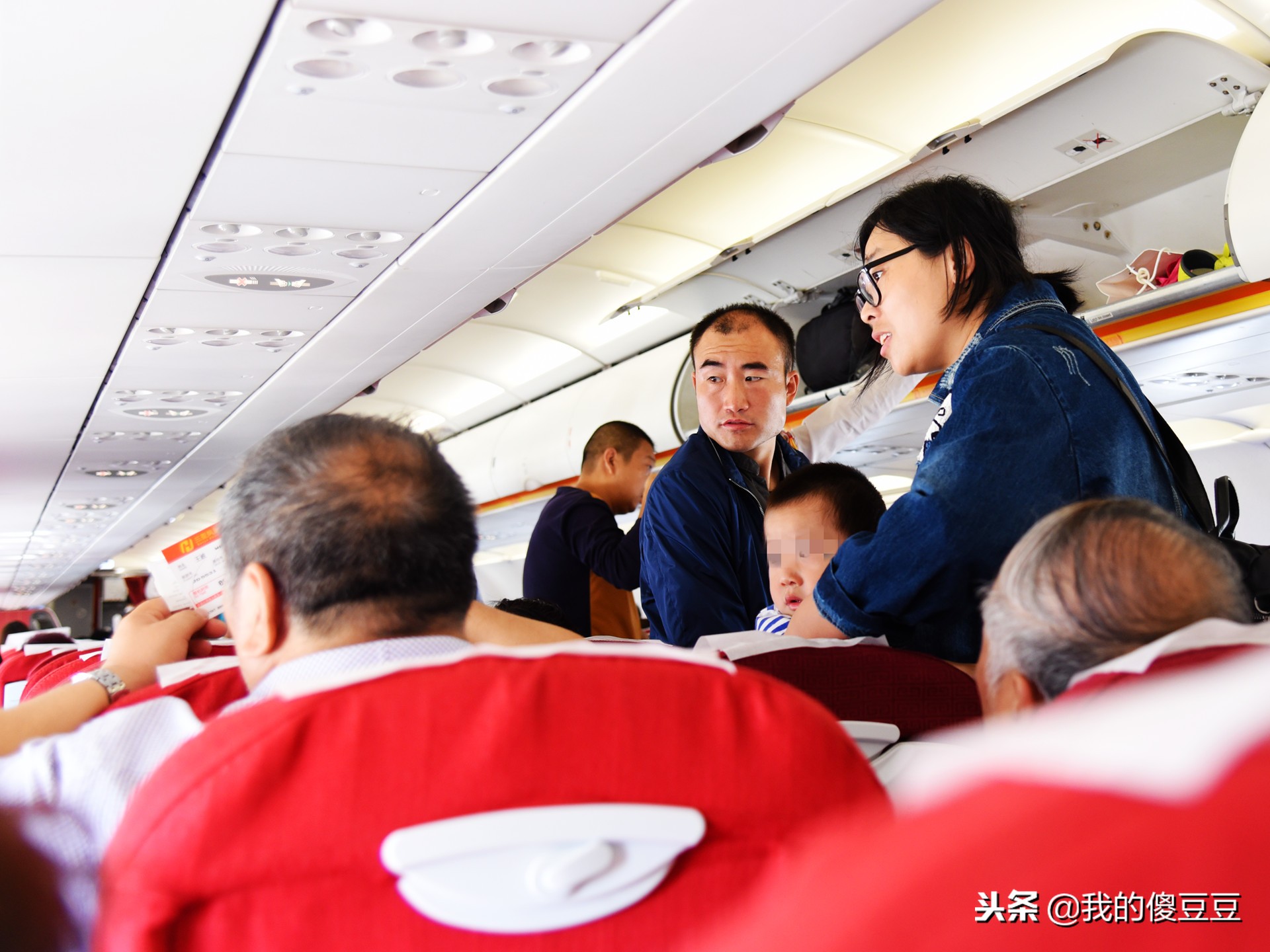 飞机换乘怎么坐详细流程,第一次坐飞机问题