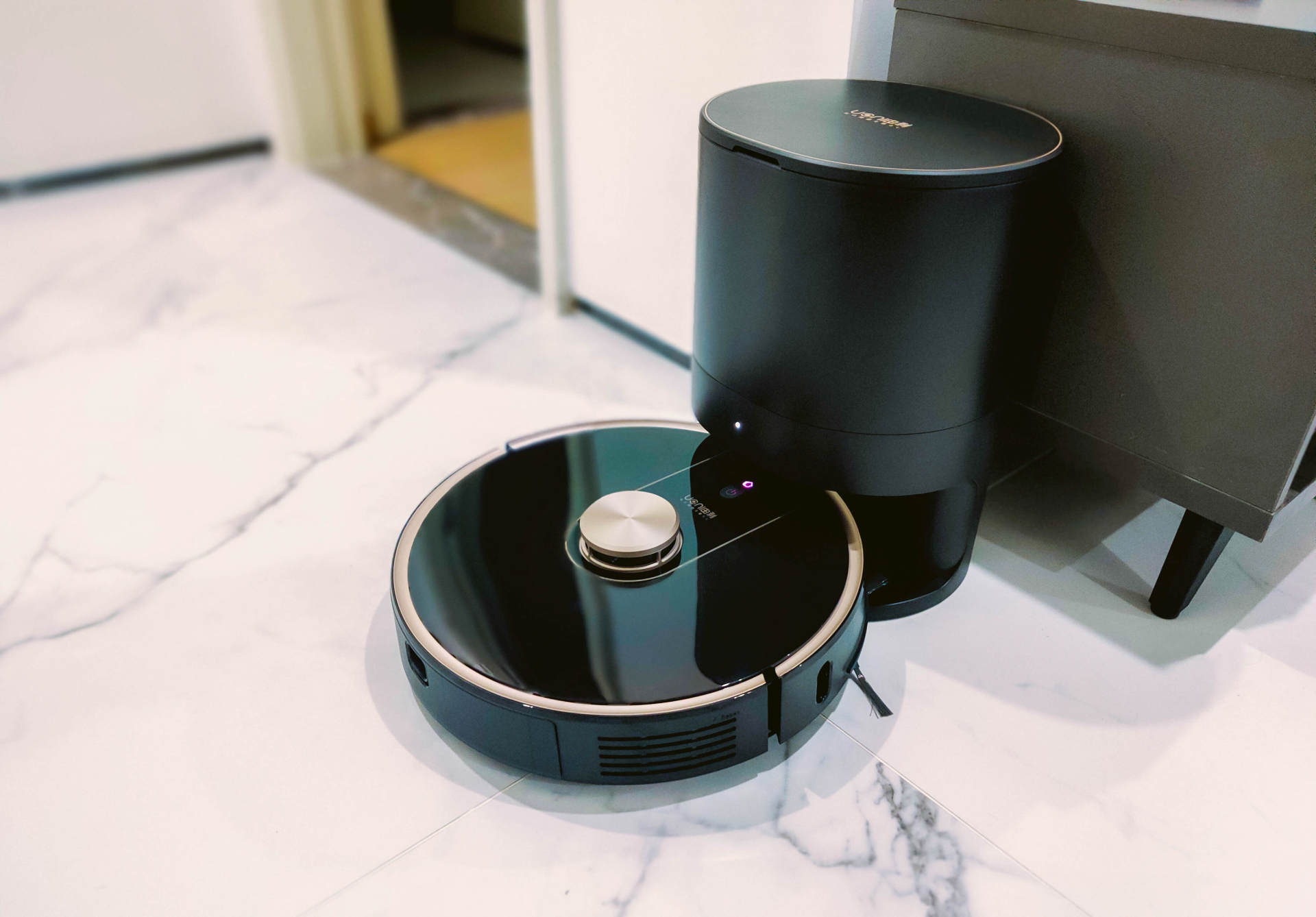 连垃圾都懒得倒，由利扫地机器人评测：垃圾自动收集，一月一次