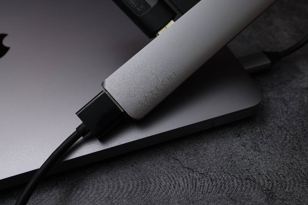 买了macbookair还要买啥,苹果macbookpro哪一款扩展坞好用