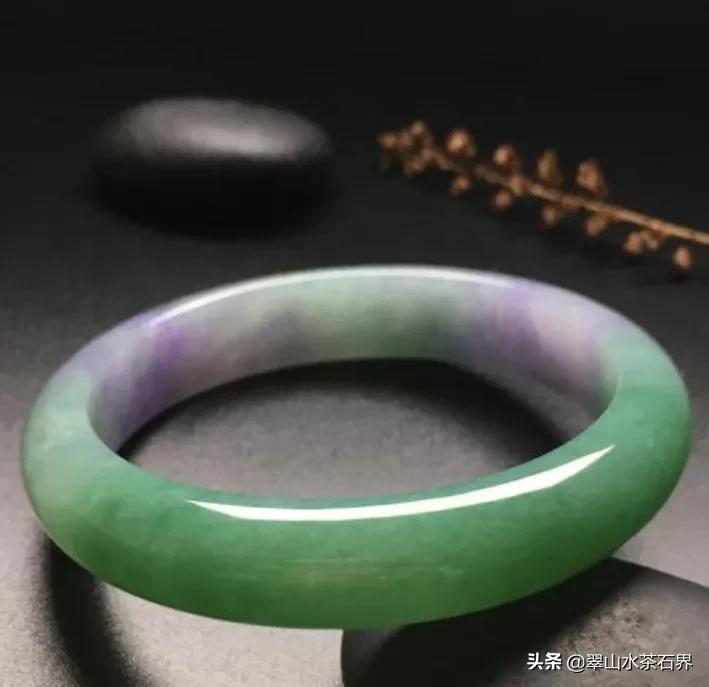 翡翠手镯取不下来怎么弄成两半,翡翠手镯取不下来怎么砸