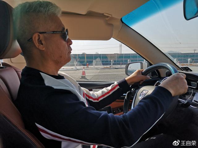 一条旅游路线打通欧亚,一条沿中国边界自驾游的路线