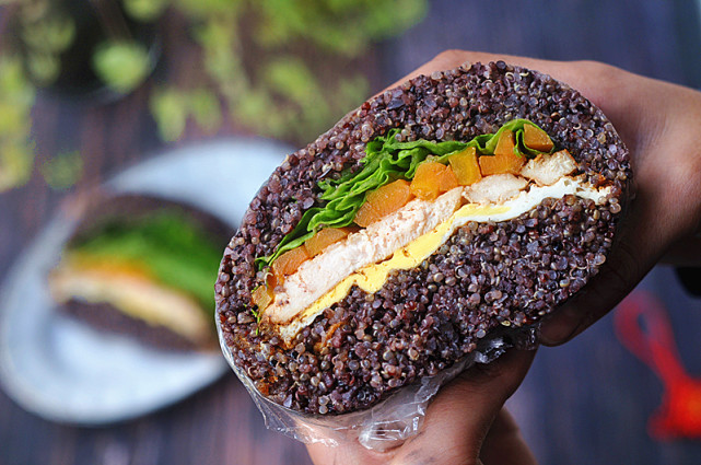 大米饭团超简单做法,不用海苔的紫米饭团自己在家做