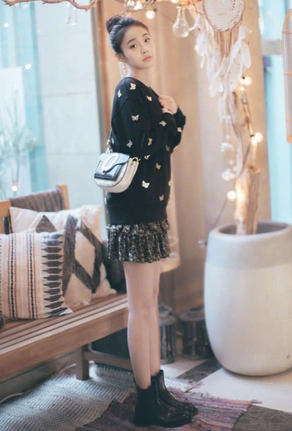 张佳宁黑色穿搭,张佳宁穿衣搭配视频