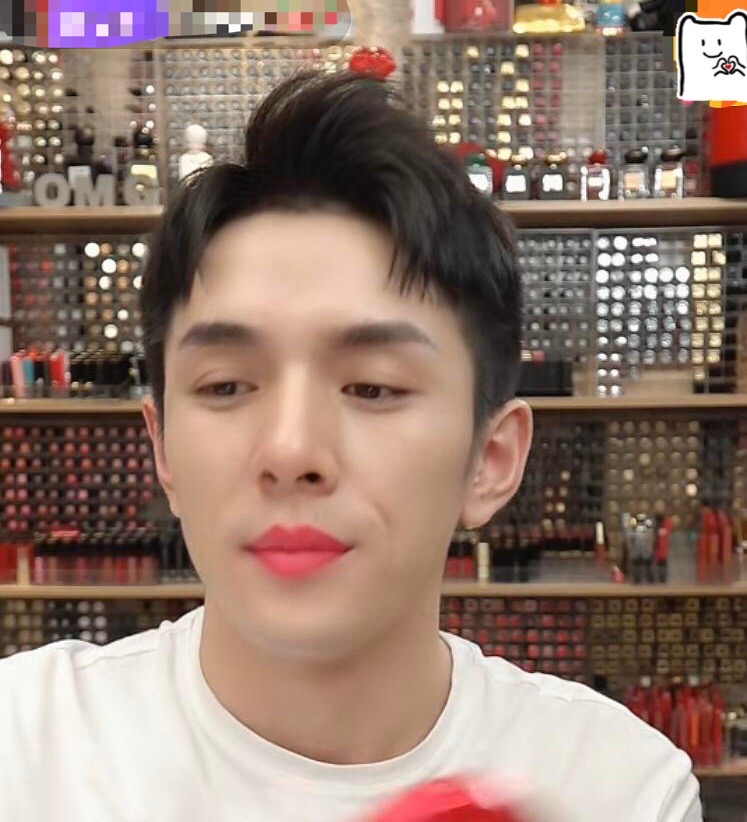 李佳琦嫌弃纪梵希口红视频,李佳琦吐槽爱马仕口红