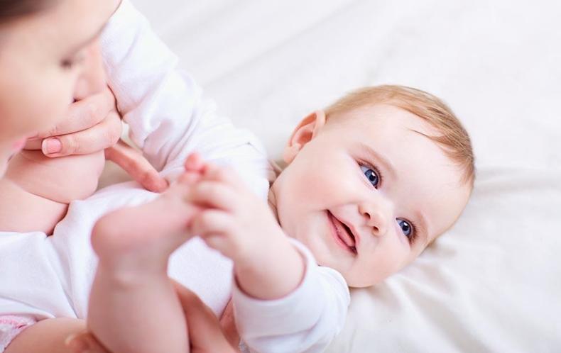 夏天中暑怎么办能不能泡热水澡,婴儿夏天吃点什么有效预防中暑