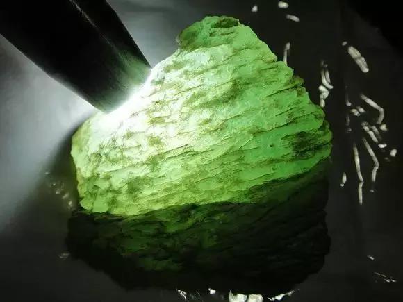 捡到这些石头不要扔真的很值钱,哪些石头价值连城千万别扔