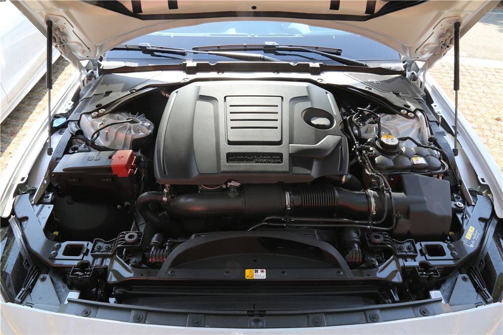 昆明秋名山弯道超车小试捷豹xel,彩云之巅抢先试驾全新捷豹xel