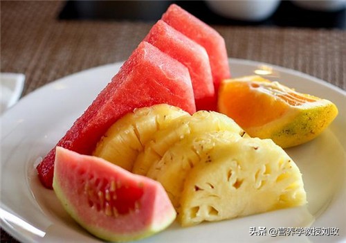 菠萝是热的水果还是寒的水果,菠萝冰镇水果