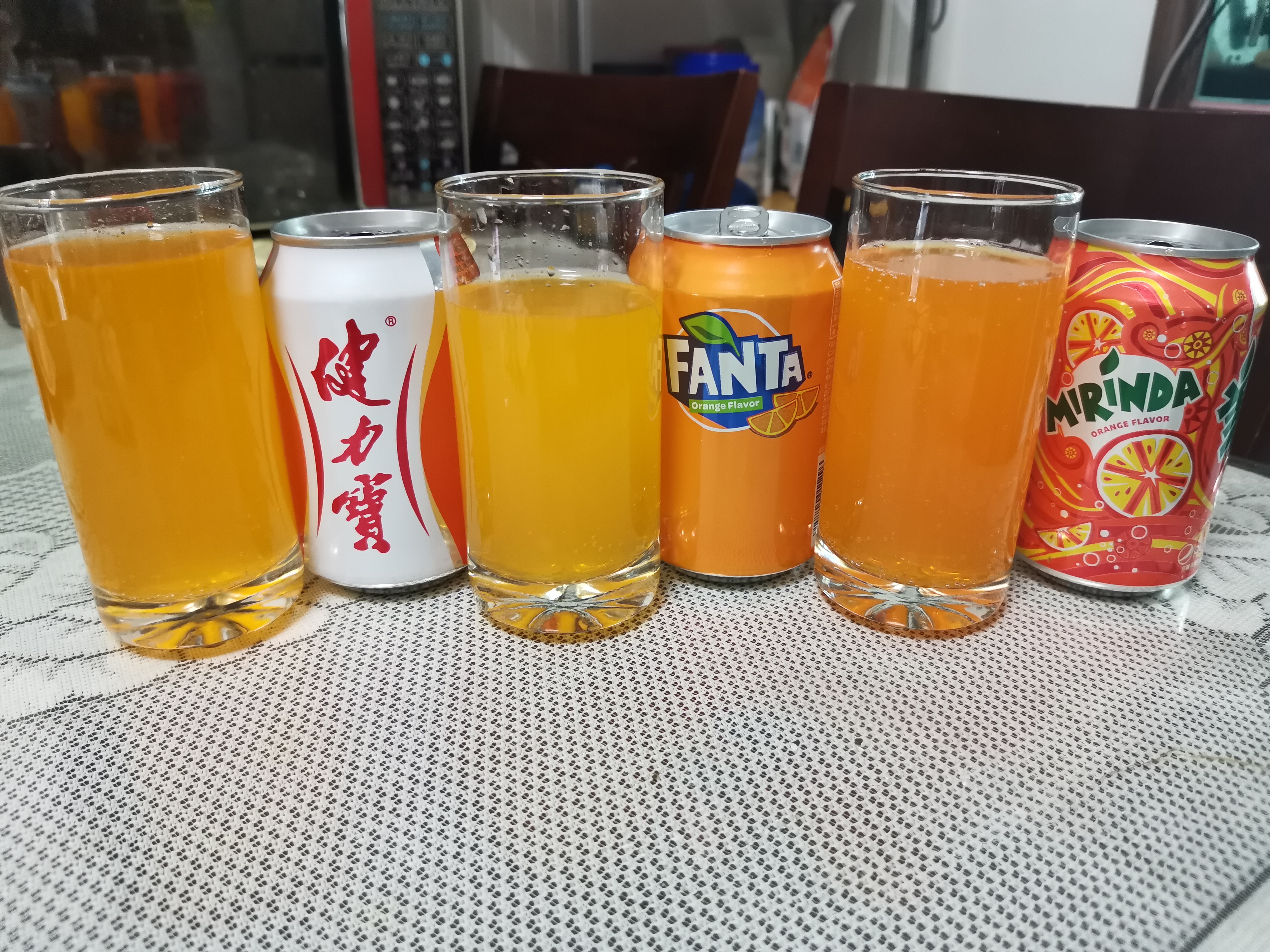 夏日橙味饮料大比拼,健力宝橙蜜味饮料测评