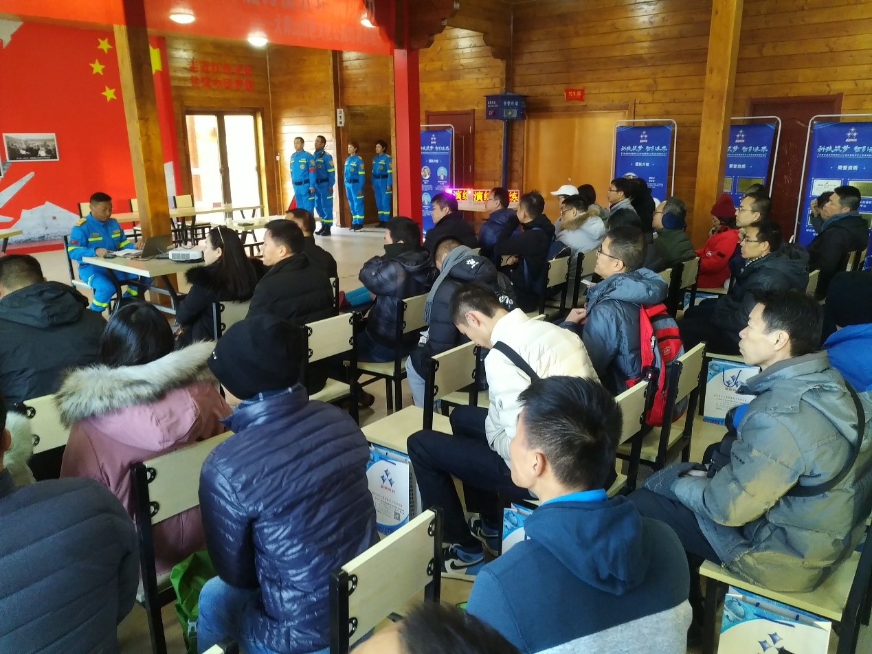 深圳的校长们点赞晶新科技复合型应急疏散逃生演示演练教学