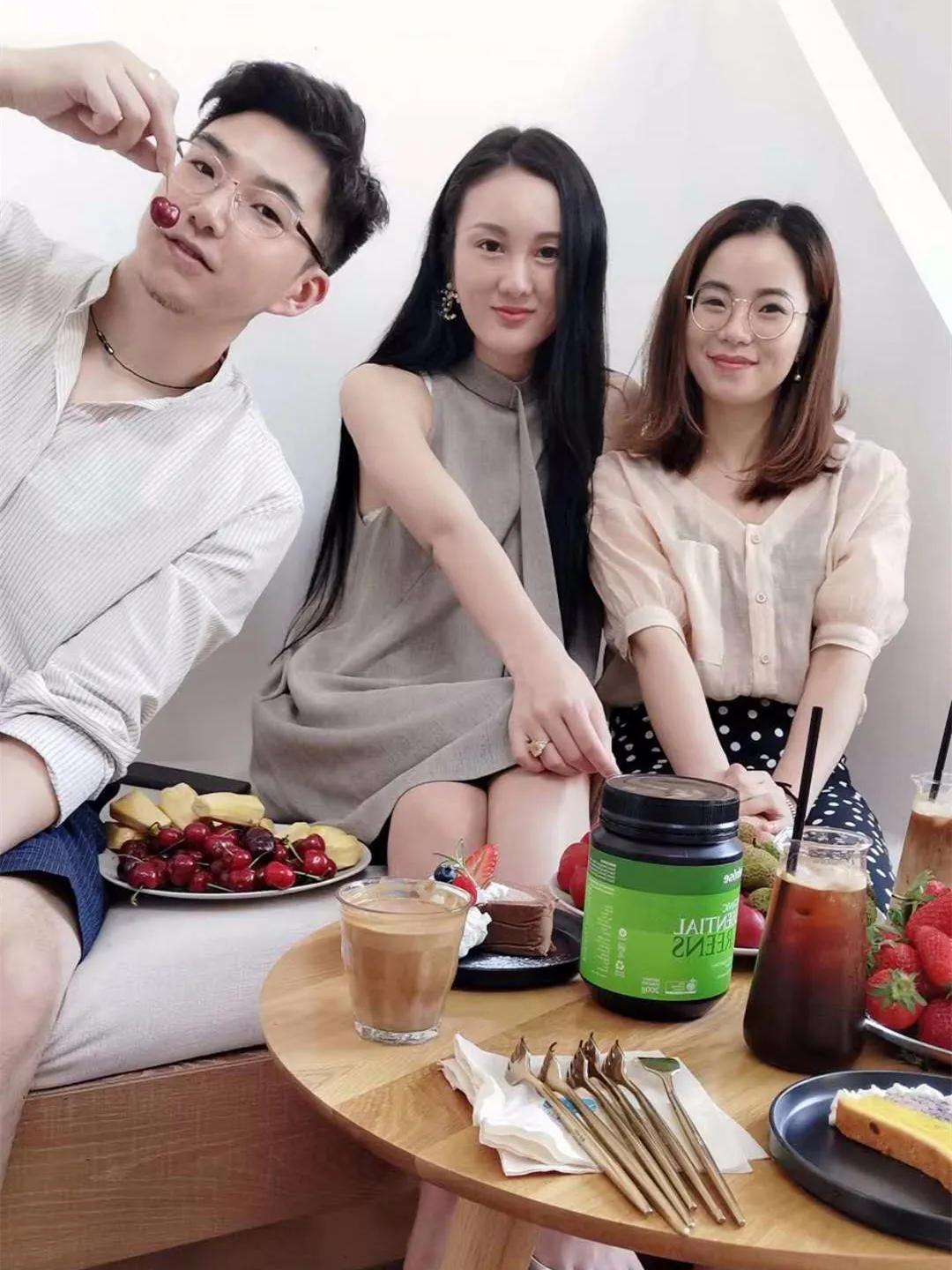 我只是比你长大一步而已文案,我只是比你早一步走上人生的道路