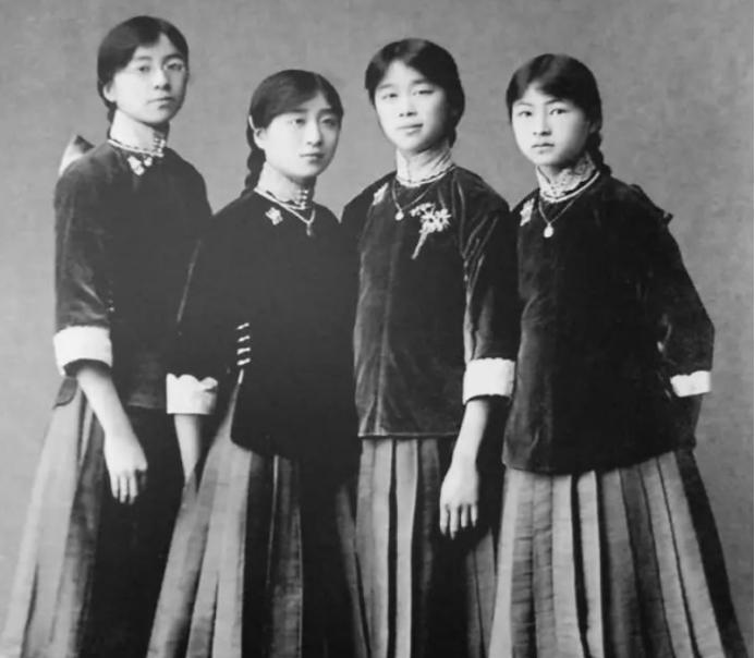 民国时期女性胸部运动,解放胸部运动