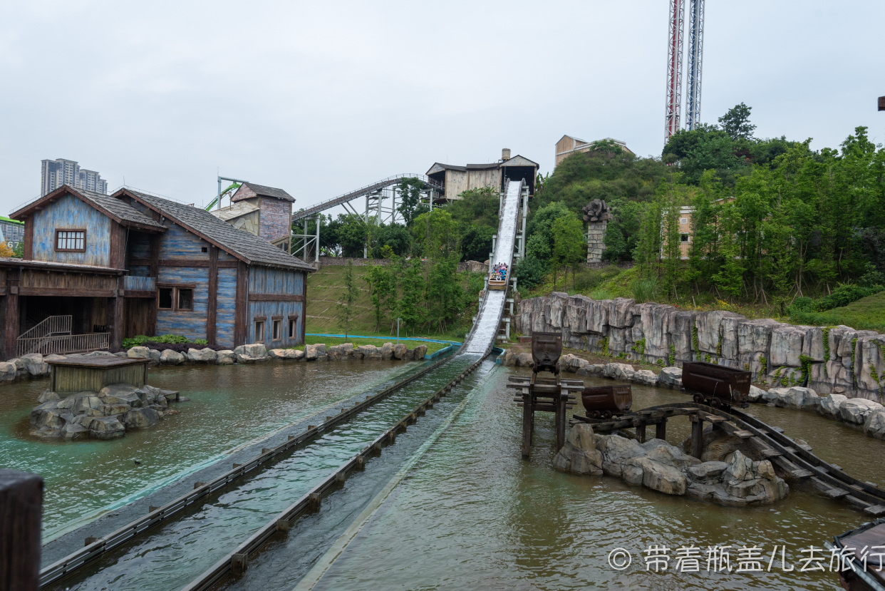 重庆欢乐谷，全国第一座山地版欢乐谷，180的门票是否物有所值