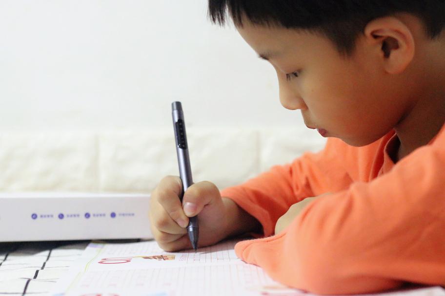 护眼笔矫正坐姿,矫正小朋友握笔姿势