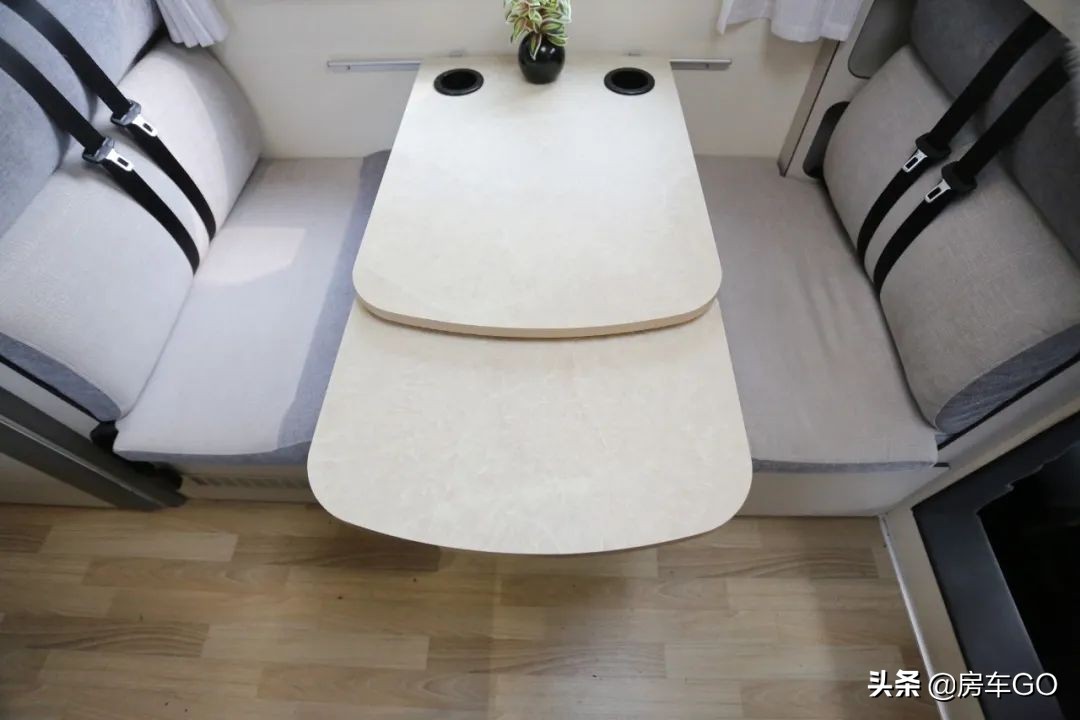 2.0t自动挡四驱越野房车13万左右,2.0t发动机8at轻卡房车