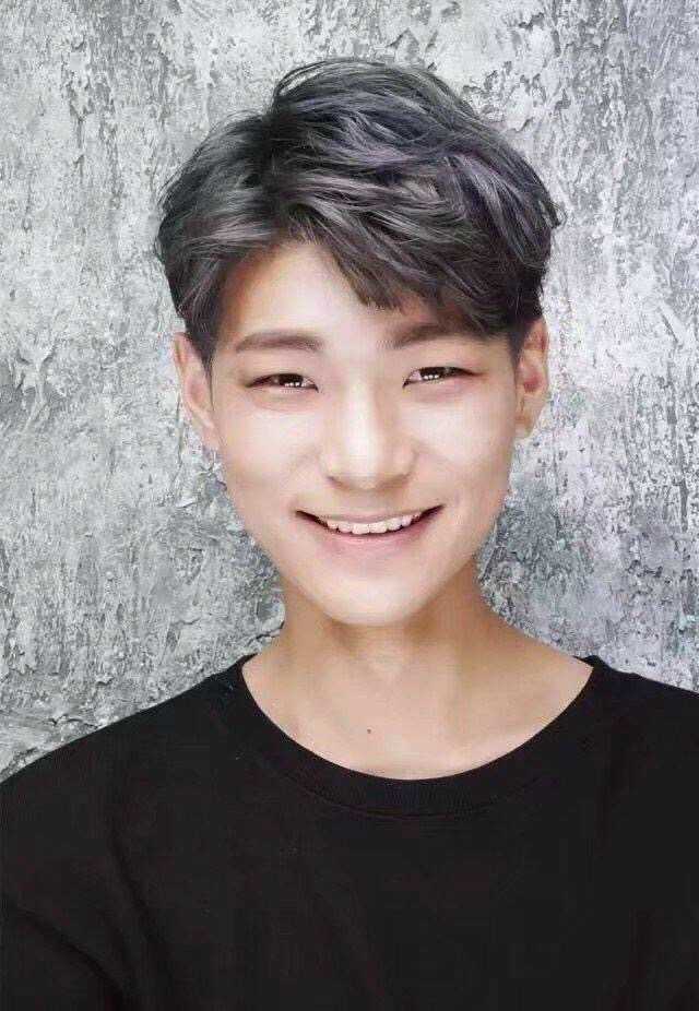 男生头发两侧炸毛一招完美解决,头发两侧炸毛软化还是服帖好