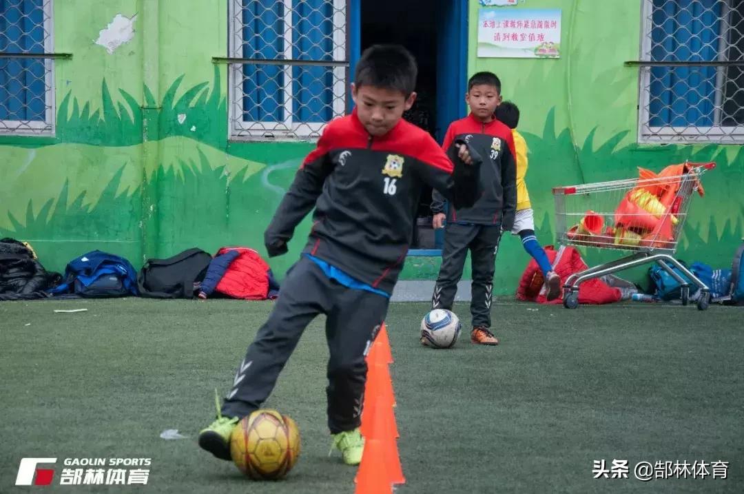 郜林回母校参加开球仪式,郜林青训教练