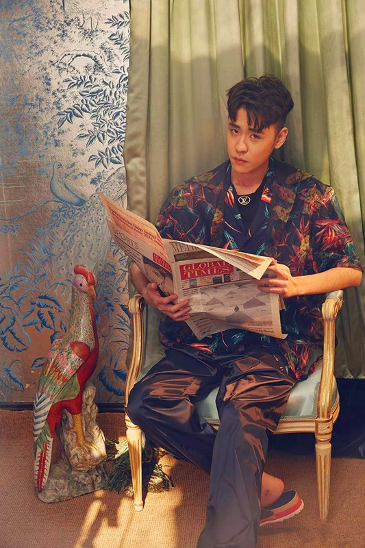 开眼了，能让女孩带着荧光棒听相声的只有他了，为啥这么火？