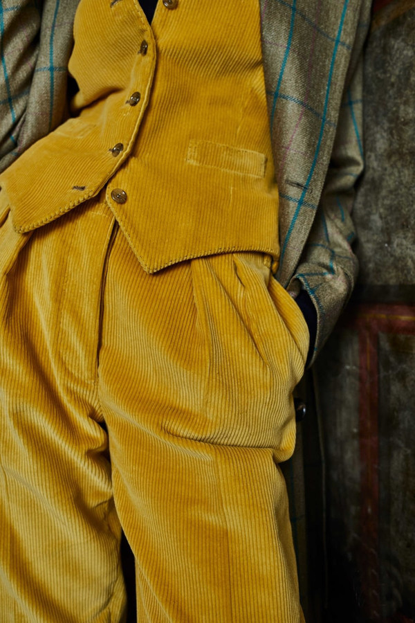 灯芯绒长裤保暖与时尚共存,夏季灯芯绒长裤穿搭