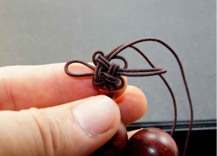 弹力绳穿珠子收尾打结方法,手串绳隔珠结的打结方法