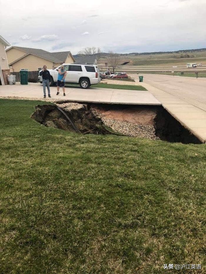 把5000块钱放进微波炉加热消毒，会发生什么？网友分享作死瞬间