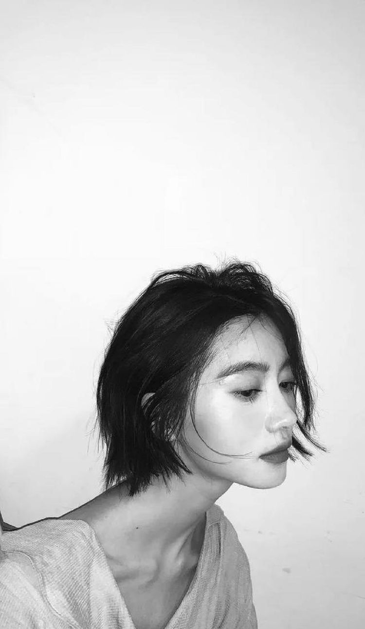 适合圆脸女生的十款短发发型,圆脸女生适合什么样的发型短发