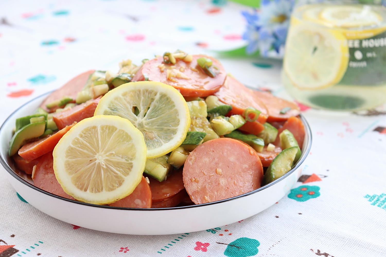 黄瓜拌香肠的家常做法,怎么做大米加黄瓜加鸡蛋加香肠