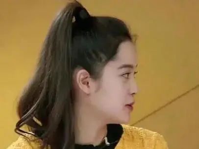 小五官扁平脸适合什么风格,塌鼻扁平脸