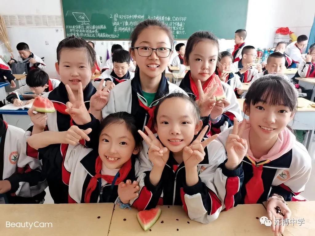 热力夏日“瓜”分快乐-----元博中学小学部免费吃西瓜掠影