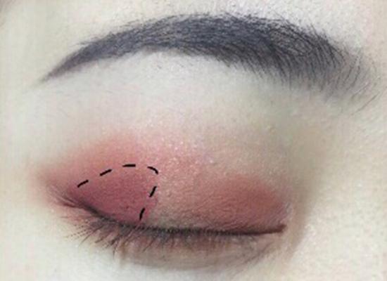 眼影教程新手画法,教画眼影适合什么眼影盘