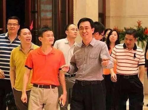 polo衫别再穿得像个油腻大叔了,什么polo衫比较修身适合年轻人穿