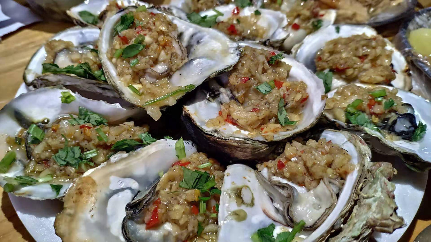 走进桂电“龟洞”！酒吧、旅馆、烧烤摊，这里是学生的精神后花园