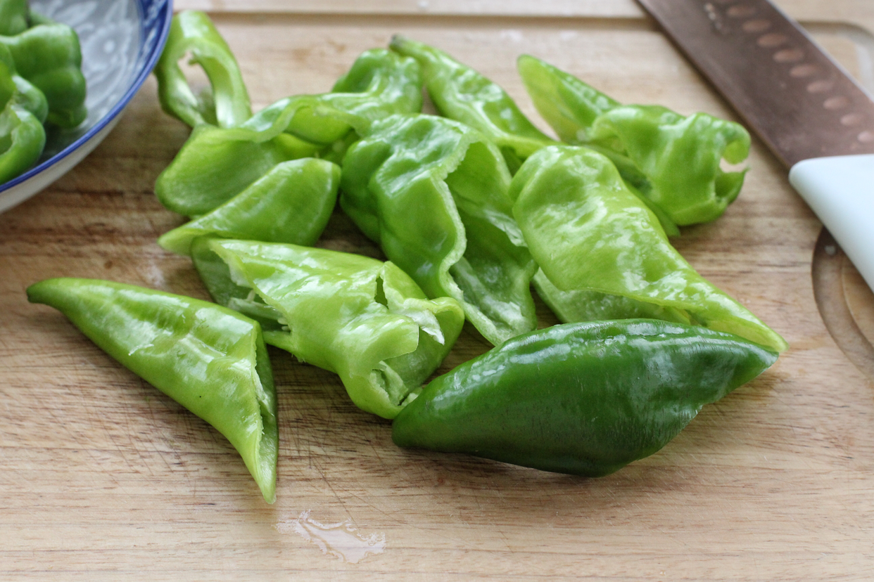 最好吃的辣椒水拌饭吃怎么做,用超级辣的辣椒拌米饭吃